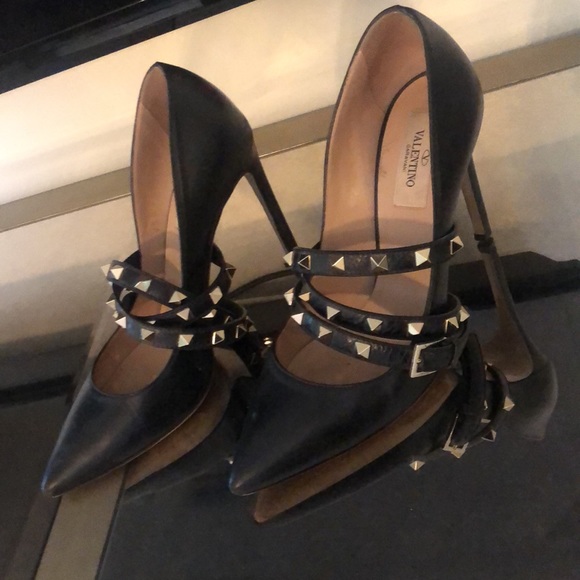 37 🔥Hot strap stiletto heel. Wear straps around like I do or tie around ankle. - Picture 2 of 10